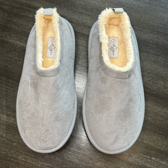Sole Mates Grey Sherpa Platform Slippers | Faux Fur | Size 7 | Cozy & Chic - Picture 1 of 6